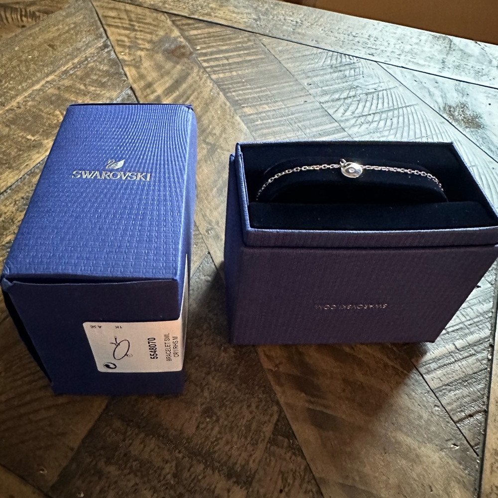 Swarovski crystal Bracelet 5548070 CRY/RHS M - Picture 3 of 8